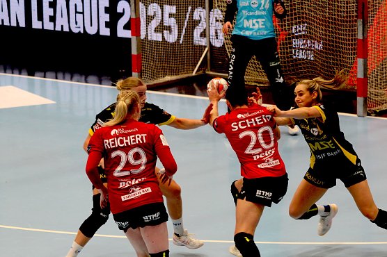 Johanna Reichert und Jana Scheib geh&ouml;rten zu den Aktivposten des THC (Foto: Eva Maria Wiegand)