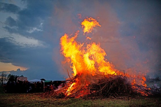 Osterfeuer k&ouml;nnen f&uuml;r Tiere zur Todesfalle werden (Foto: Jan Piecha/NABU)