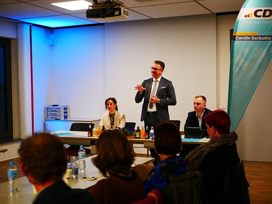 Auf Einladung der CDU-Landtagsabgeordneten Carolin Gerbothe fand jetzt ein Bildungsdialog mit dem Th&uuml;ringer Bildungsminister Christian Tischner statt. (Foto: Gundula Becker)