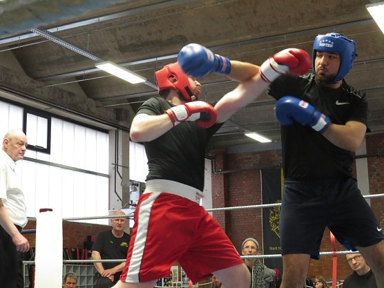 Dem Publikum wurden auch beim Sparring einige gute Boxk&auml;mpfe geboten (Foto: Klaus Batke)