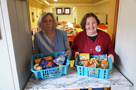 Vor Ostern konnten die Ehrenamtler bei der Tafel gut gef&uuml;llte K&ouml;rbe ausgeben (Foto: agl)