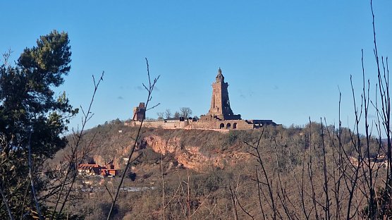 Blick auf das Kyffh&auml;userdenkmal (Foto: agl)