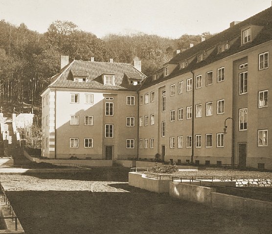 Auch der Spar- und Bauverein errichtete hunderte Wohnungen. Zu den bekanntesten geh&ouml;ren die H&auml;user am Bingerhof. (Foto: Archiv: WBG)
