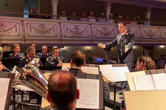 Das Luftwaffenmusikkorps Erfurt im Kaisersaal (Foto: TNLOS/Werner)