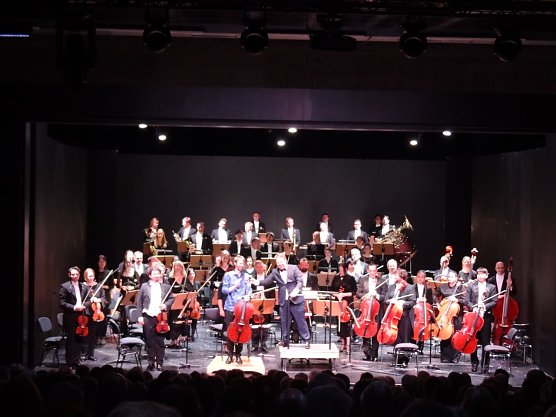Das Loh-Orchester wurde mit langem Applaus verabschiedet.  (Foto: Christel Laude)