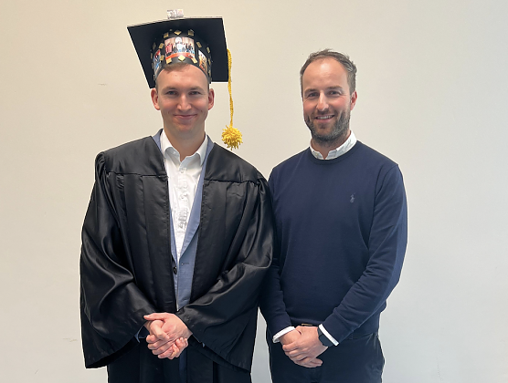 Max Sch&uuml;lting bei seiner Disputation (Foto: HSN)