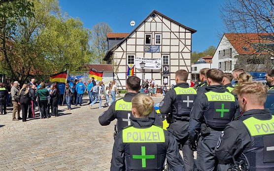 Vor dem Herder-Gymnasium in Nordhausen hatte die AfD heute einen Infostand aufgebaut (Foto: agl)