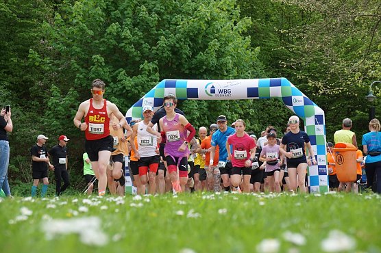 In Neustadt startete erstmals ein 11-Kilometer-Lauf, auch die Nordic Walker ging auf diese Distanz.  (Foto: ssc)