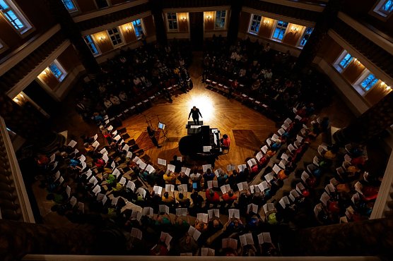 &Uuml;ber 100 S&auml;ngerinnen und S&auml;nger geh&ouml;ren zum Chorprojekt "Thuringia cantat". (Foto: Christoph Keil)
