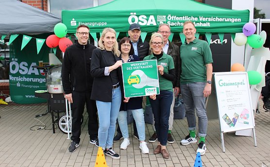 Das Autohaus Grund in Berga feierte am Samstag den 40. Geburtstag. (Foto: Ulrich Reinboth) Das Autohaus Grund in Berga feierte am Samstag den 40. Geburtstag. (Foto: Ulrich Reinboth)