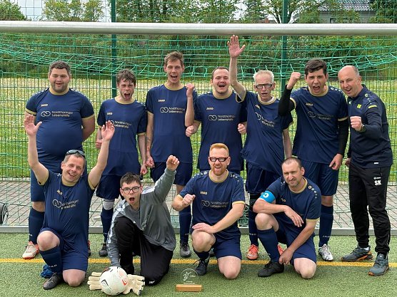 Die Fu&szlig;baller der Lebenshilfe waren in S&ouml;mmerda ganz vorne mit dabei (Foto: Nordth&uuml;ringer Lebenshilfe)