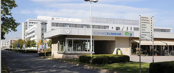 Ein Mann sorgte mit einer Machete vor dem S&uuml;dharz-Klinikum f&uuml;r einen Polizeieinsatz. (Foto: nnz-archiv)
