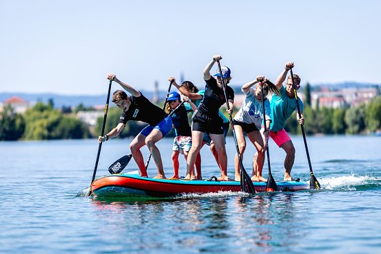 Auch ein XXL-Sup kann man beim Nordh&auml;user SUP-Verein ausprobieren. (Foto: Christoph Keil)