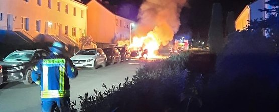 Zwei Autos sind in der Nacht zu Pfingstmontag in Sollstedt komplett ausgebrannt.  (Foto: Silvio Dietzel)