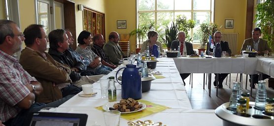 Gespr&auml;ch zwischen Wirtschaft und Verwaltung (Foto: MIT)