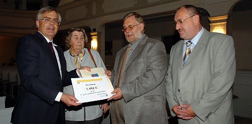 &Uuml;bergabe (Foto: wf)