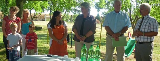 Geschenk mitgebracht (Foto: E. Kagelmacher)