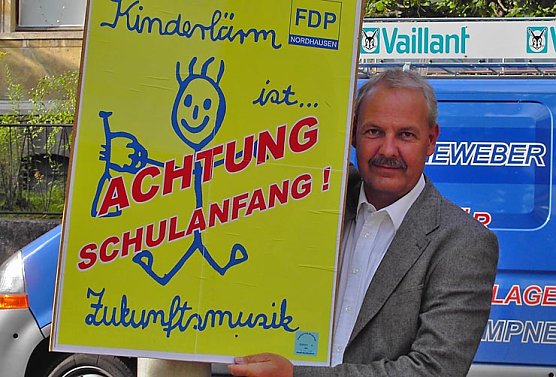 Marx mit Plakat (Foto: FDP)