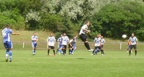 Pokal gegen Dachwig (Foto: Harald Dressler)