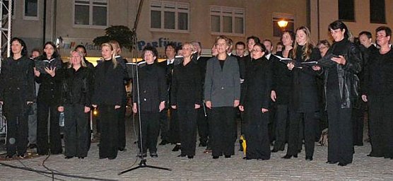 Mit dabei: Der Opernchor (Foto: Theater)