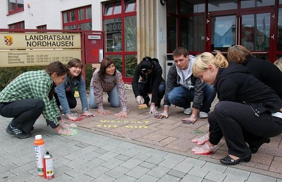 Am Landratsamt (Foto: J. Piper)