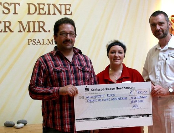 &Uuml;berreicht (Foto: privat)