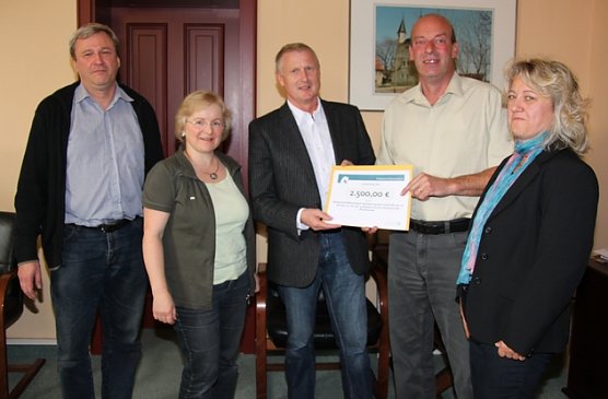 &Uuml;bergeben (Foto: J. Piper)