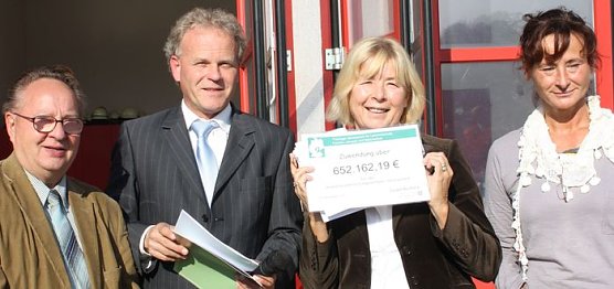 &Uuml;bergeben (Foto: I. Bergmann)