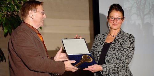 Übergeben (Foto: WF) Übergeben (Foto: WF)