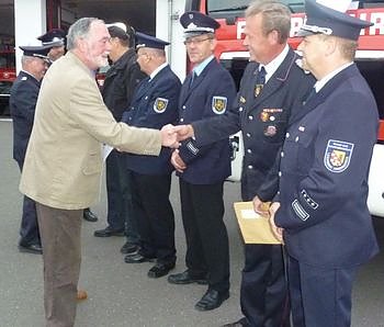 Übergabe (Foto: E. Kagelmacher) Übergabe (Foto: E. Kagelmacher)