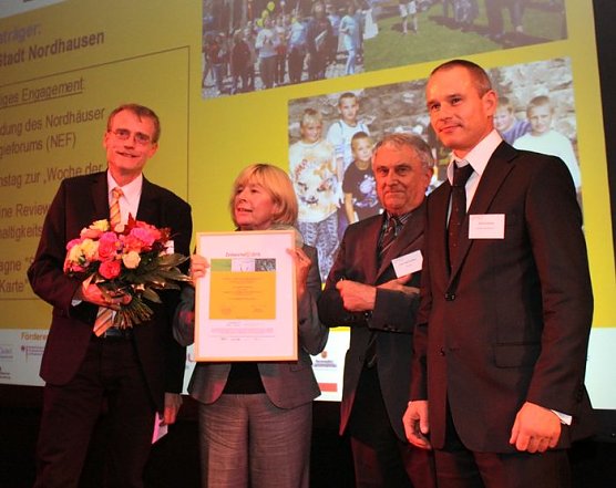 Preis erhalten (Foto: P. Grabe) Preis erhalten (Foto: P. Grabe)