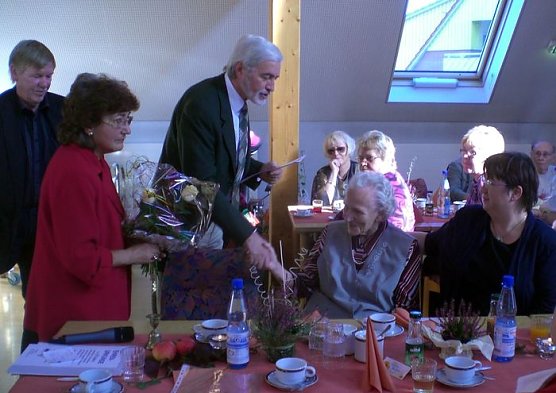 Gratuliert (Foto: K. Henze)