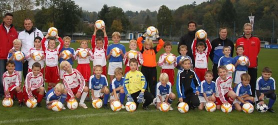 B&auml;lle f&uuml;r junge Kicker (Foto: Olaf Dobrzykowsky)