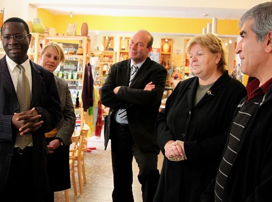 Besuch im Weltladen (Foto: J. Piper)