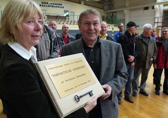 Schlüssel übergeben (Foto: nnz) Schlüssel übergeben (Foto: nnz)