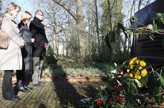 Der Opfern gedacht (Foto: P. Grabe) Der Opfern gedacht (Foto: P. Grabe)