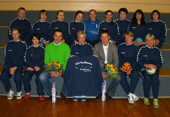 Freude bei Handballerinnen (Foto: Badehaus) Freude bei Handballerinnen (Foto: Badehaus)