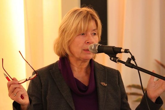 Oberbürgermeisterin Barbara Rinke (SPD) dankt allen Beteiligten (Foto: Stephanie Knoche) Oberbürgermeisterin Barbara Rinke (SPD) dankt allen Beteiligten (Foto: Stephanie Knoche)