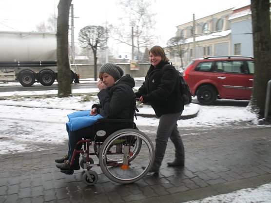 Als Rollstuhlfahrer hat man es im Winter nicht leicht (Foto: FSJ)