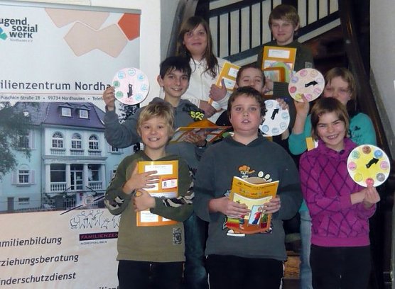 Malhefte übergeben (Foto: privat) Malhefte übergeben (Foto: privat)