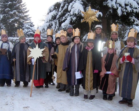 Sternsinger sind unterwegs (Foto: privat) Sternsinger sind unterwegs (Foto: privat)