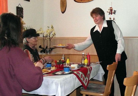 Wirtin mit Leib und Seele (Foto: K. Frank)