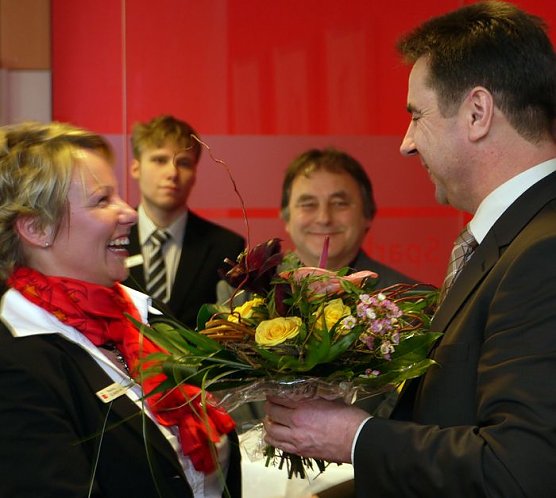Blumen zur Er&ouml;ffnung (Foto: nnz)