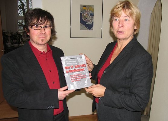 &Uuml;bergeben (Foto: psv)