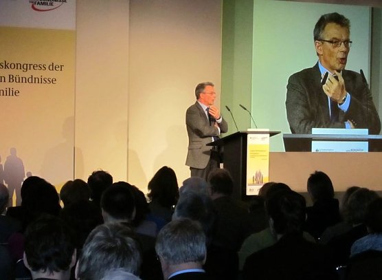 Staatssekret&auml;r Hecken (Foto: J. Piper)