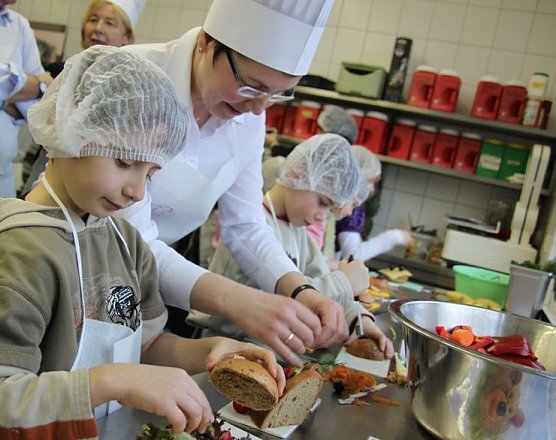 Kochen mit Ministerin (Foto: J. Piper) Kochen mit Ministerin (Foto: J. Piper)