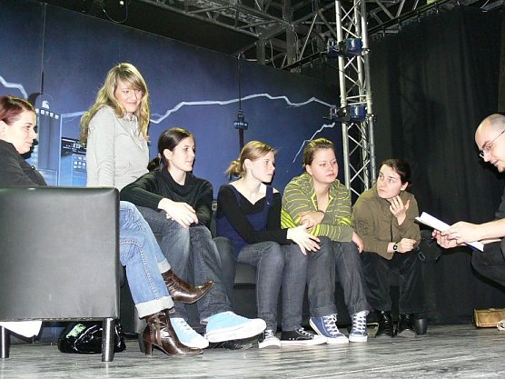 Letzte Vorbereitungen (Foto: Theater) Letzte Vorbereitungen (Foto: Theater)