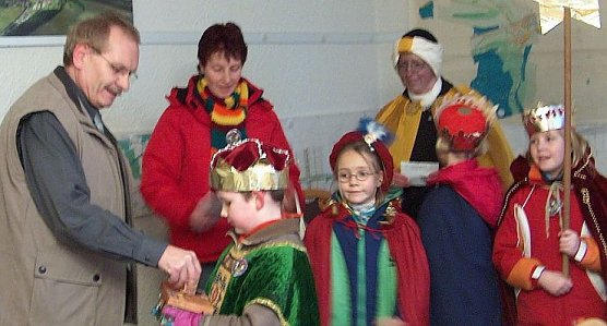 B&uuml;rgermeister spendet (Foto: GVS)