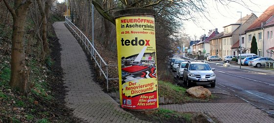 Bild: In ganz Mansfeld-S&uuml;dharz stehen nur noch etwa 30 Litfa&szlig;s&auml;ulen - eine davon hier in Hettstedt.