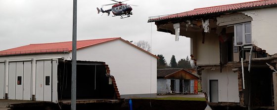 Bild: Vom Hubschrauber aus die Tiefe messen